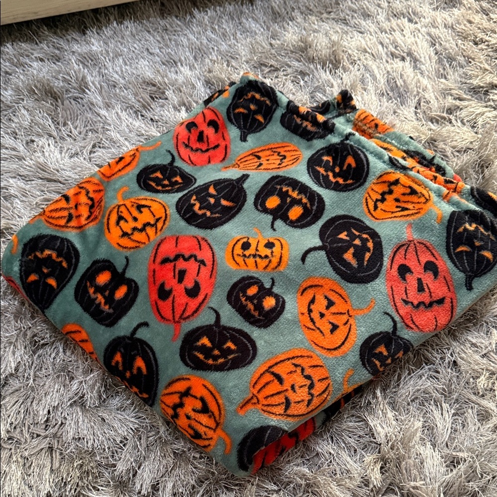 Celebrate It Halloween Pumpkin Blanket - Orange and Black